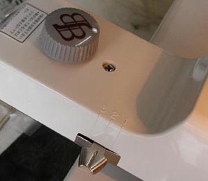 職業用ボタンホール器14