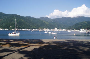 戸田湾の砂浜