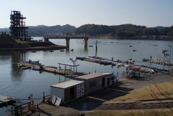 高滝湖のボート乗り場