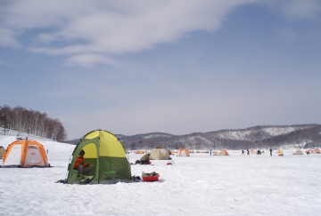 岩洞湖のテント村