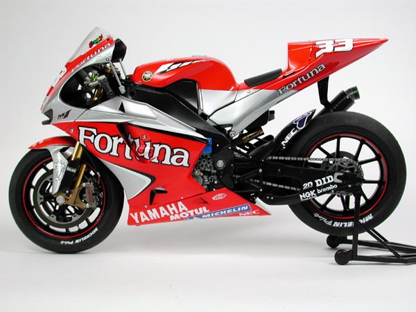 YZR-M1 '04 #33 YZR-M1 '04 #33